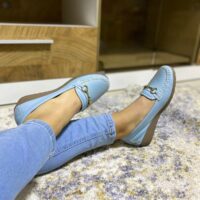 celeste Mocasines de cuero para dama, con hebilla, taco 3.